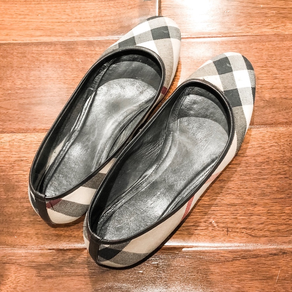 Burberry classic flats